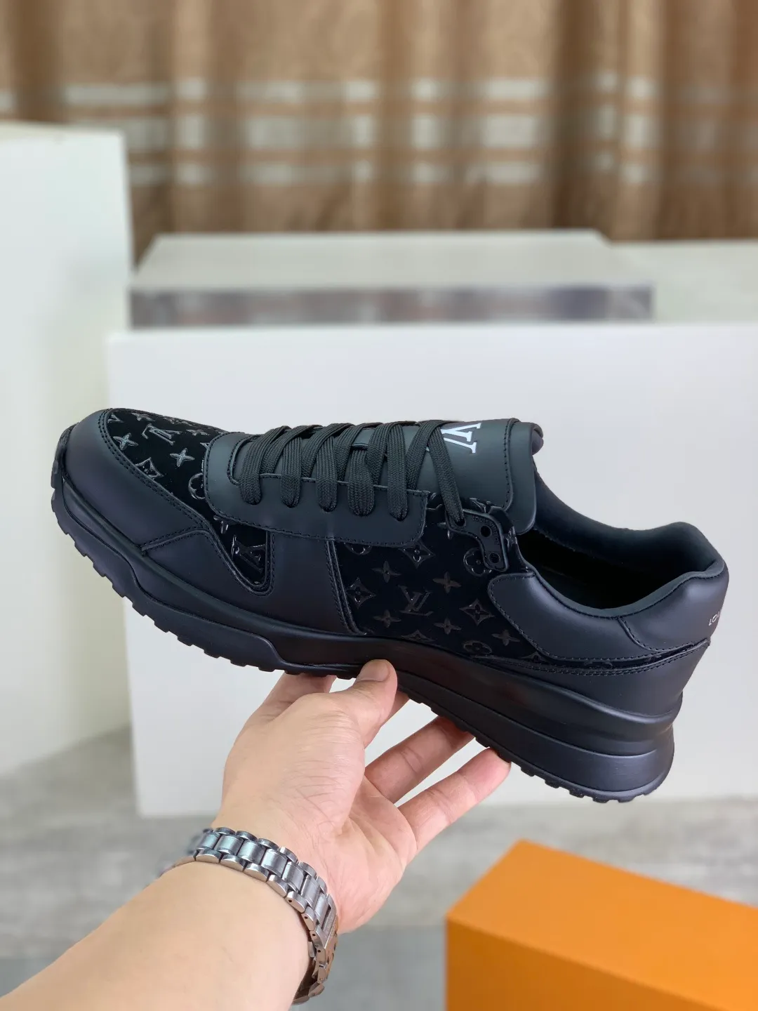 Men's men's shoes 💰P680 new style 💶[LOUIS VUITTON] (original order) new style 🍀LV Louis Vuitton * - top version of LV classic trendy shoes! Use imported original cowhide and water-dyed cowhide lining. The latest original wear-resistant TPU combination outsole! High quality products! Multiple colors available, code number: 38-44 (45 46 customized)